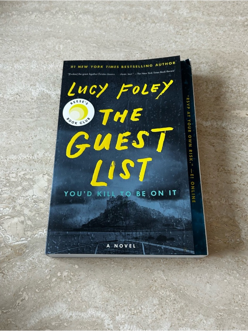 Lucy Foley - The Guest List (Yellow & Black Cover Paperback)